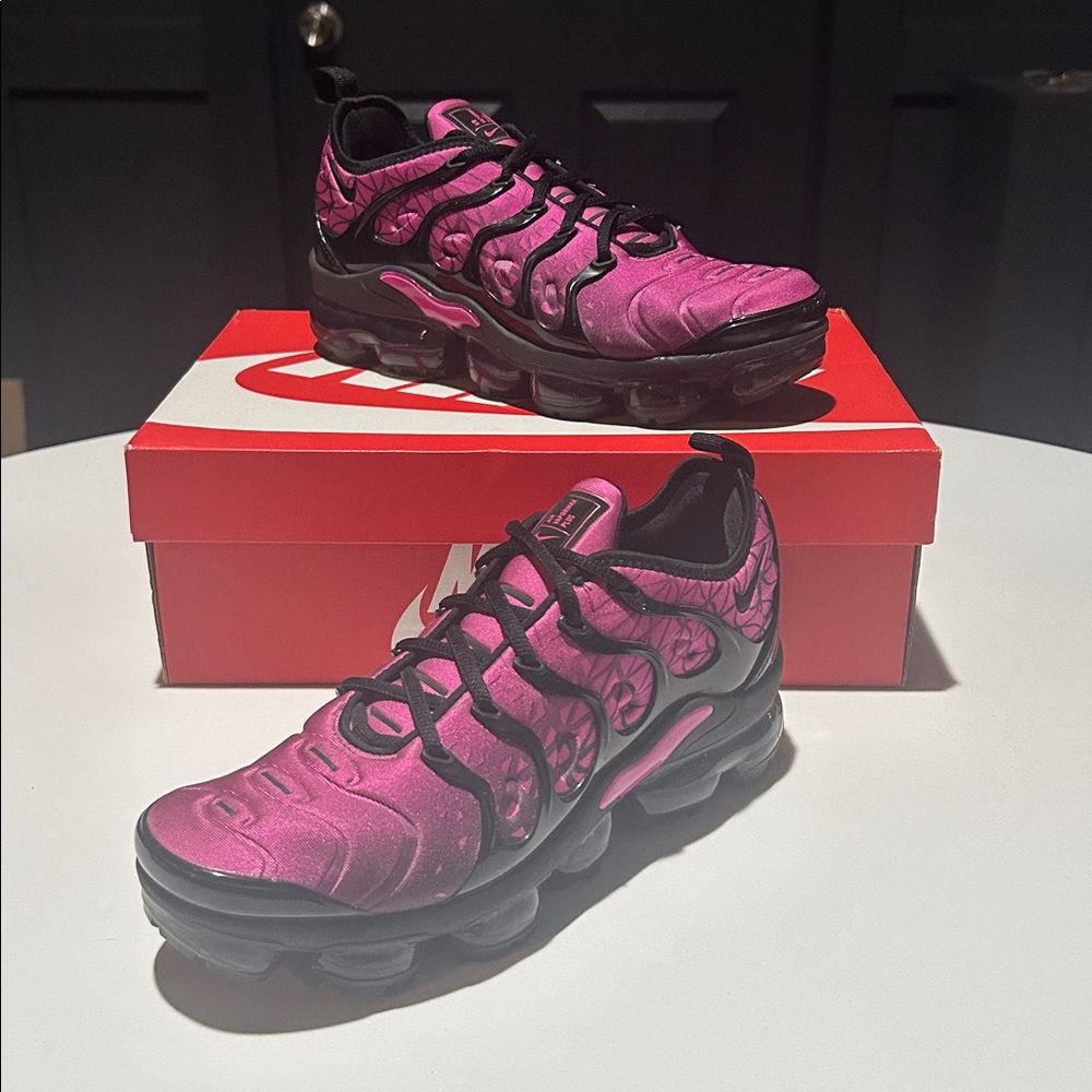 Nike Air VaporMax Plus “Geometric Active Fuchsia Black” Women’s Size 9.5